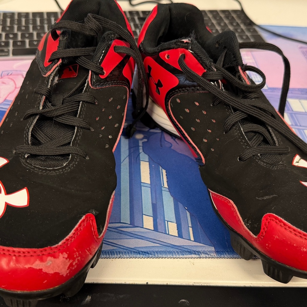 Men's Under Armour Molded Baseball Cleats - Size 8.5 Adult
